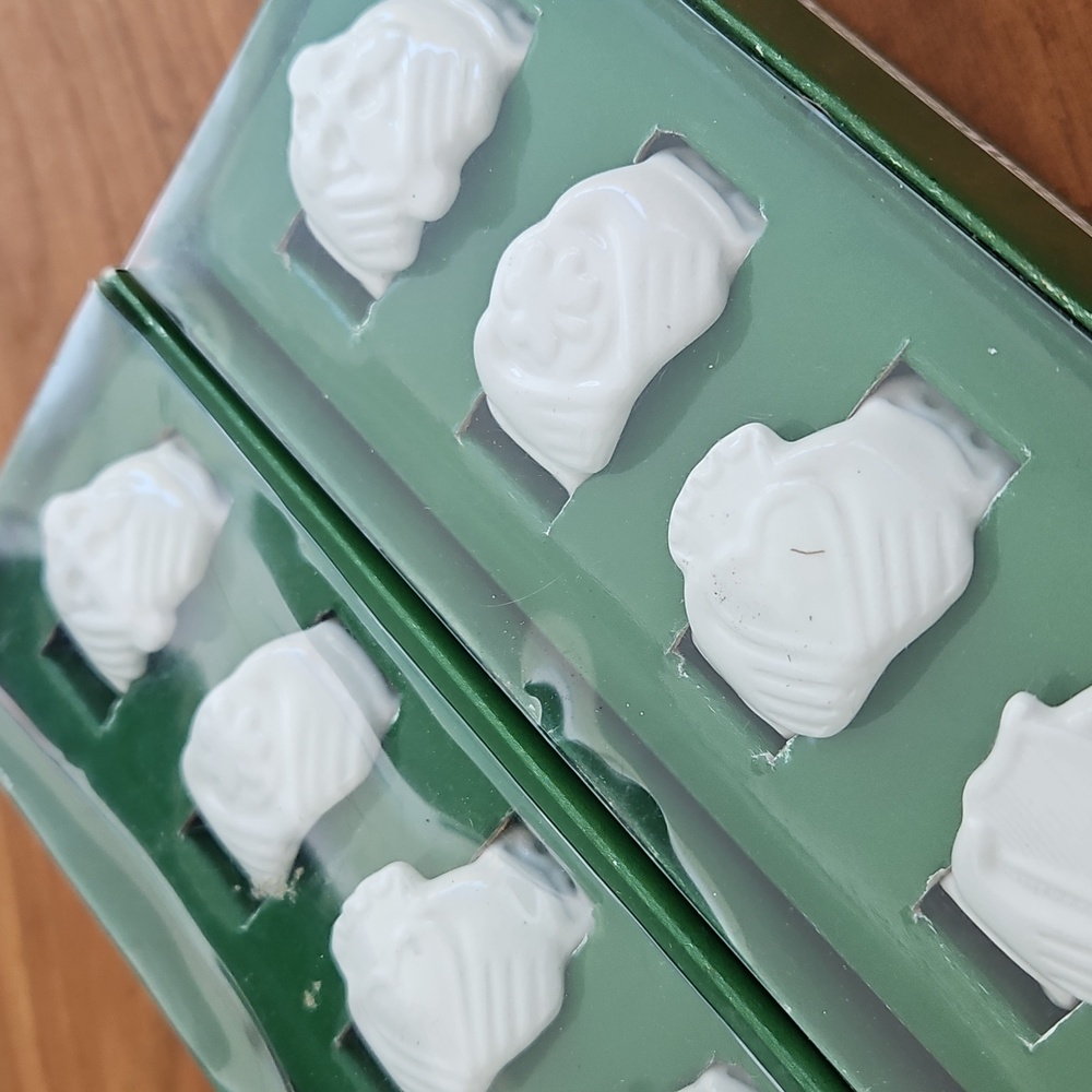 Set Of 8 Celtic Knot Porcelain Napkin Rings Irish Dining Kitchen - Picture 4 of 6